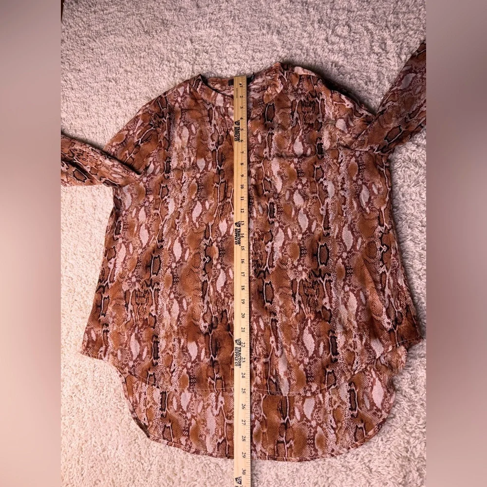 Women's XL Quarter Sleeve Snake Print Blouse